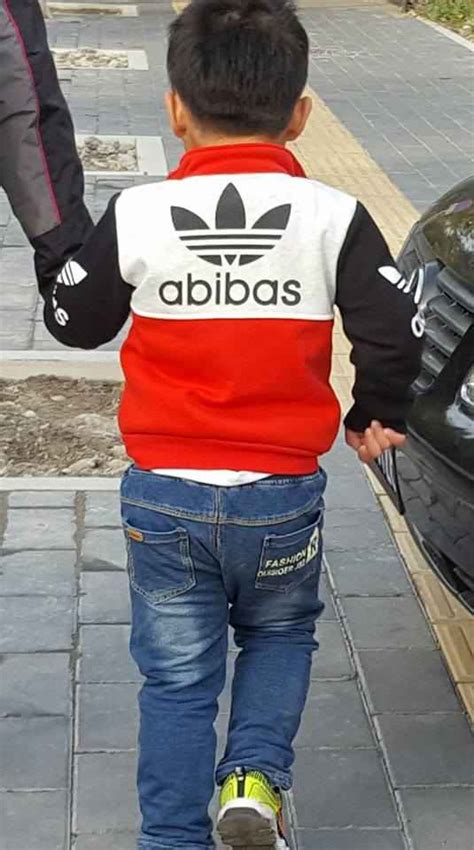 ādídásī zne kùzi hēisè